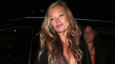 kate moss naked|Kate Moss im Naked Dress: Das Model zeigt sich mit ultratiefem ...